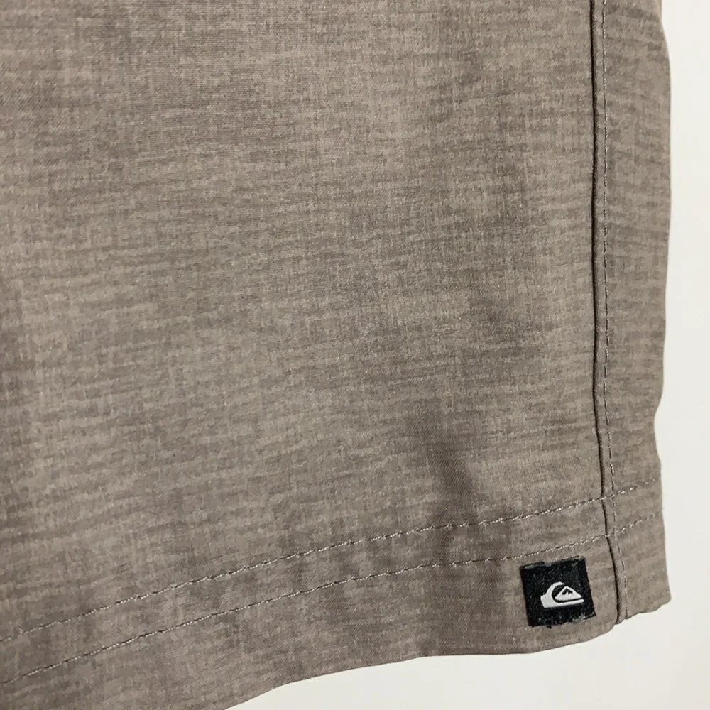 Quicksilver taupe men’s swim board short trunks 32